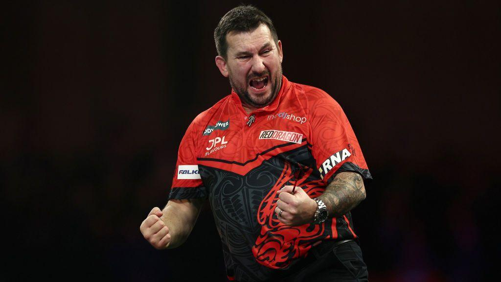 Jonny Clayton Darts: Career, Playing Style, Major Titles and Why The Ferret Remains a Fan Favourite