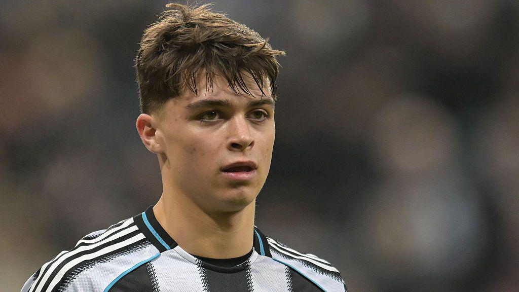 lewis miley sustains broken leg ending his premier league season
